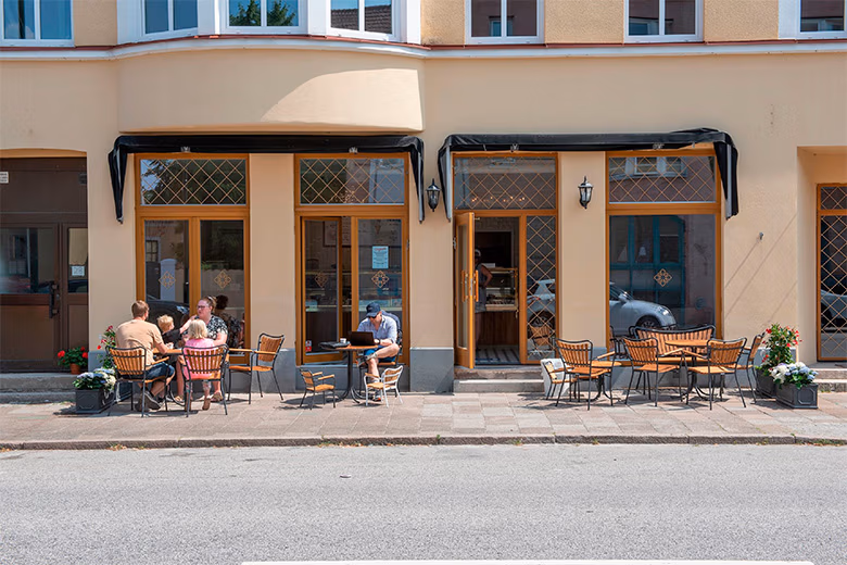 Augusta Glassmejeri butik i Limhamn – besök oss för dagsfärsk hantverksglass och fika.