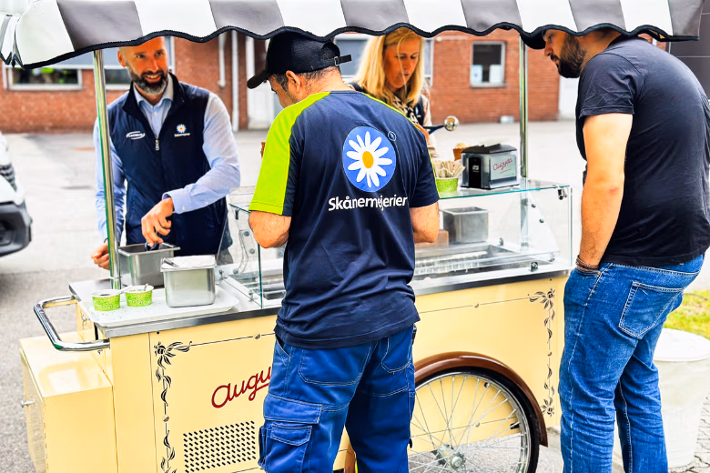 Hyr en glassvagn från Augusta Glass till bröllop, fest och företagsevent i hela Skåne.